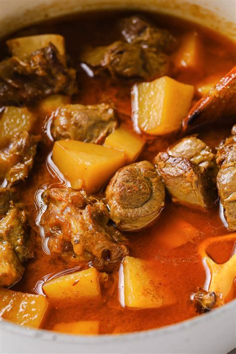 aloo-gosht-muttonlamb-and-potato-curry image