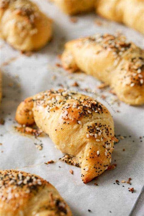 4-ingredient-everything-crescent-rolls-spend-with-pennies image