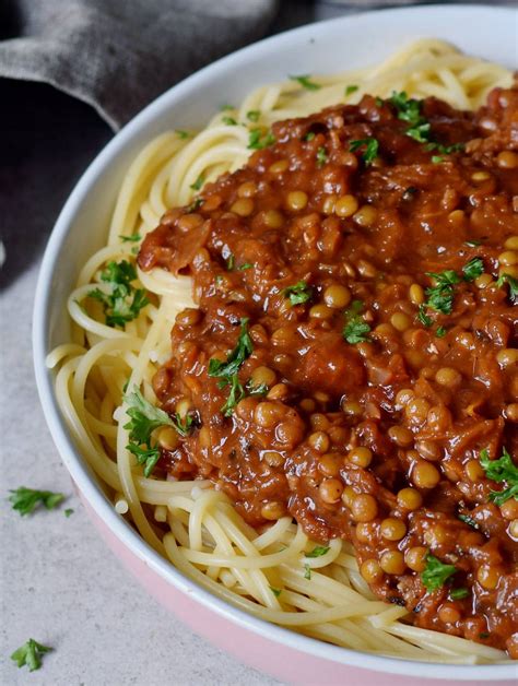 vegan-bolognese-sauce-recipe-with-lentils-elavegan image