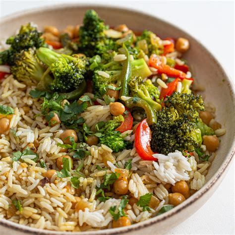 easy-vegetable-chickpea-curry-recipe-vegan-running image