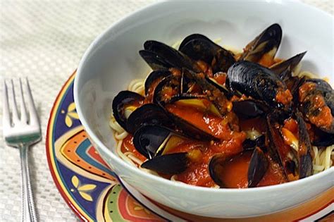 mussels-with-saffron-tomato-sauce-healthy-delicious image