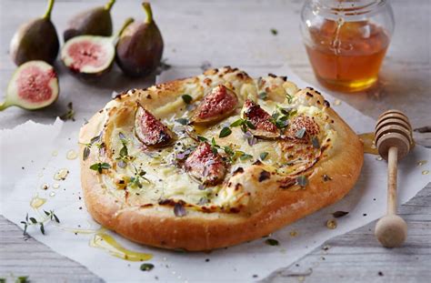 pizza-with-fresh-figs-ricotta-thyme-and-honey image