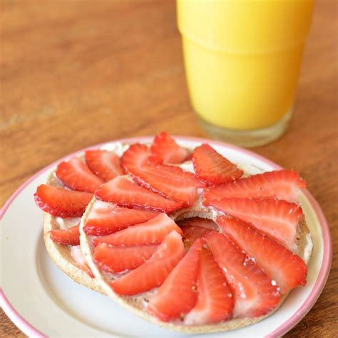 strawberry-bagel-super-healthy-kids image