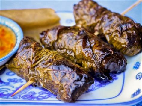 grilled-vietnamese-beef-wrapped-in-grape-leaves-b-l-lốt image