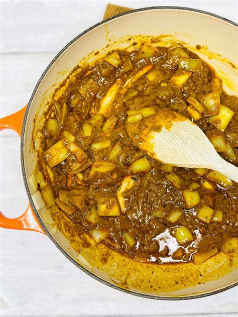lamb-balti-easy-lamb-curry-recipe-daisies-pie image
