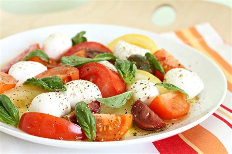 heirloom-tomato-salad-with-bocconcini-food-style image