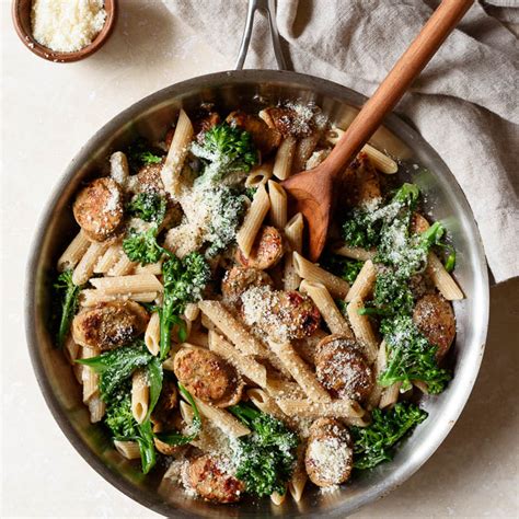pasta-with-broccoli-and-chicken-sausage-fork-knife image