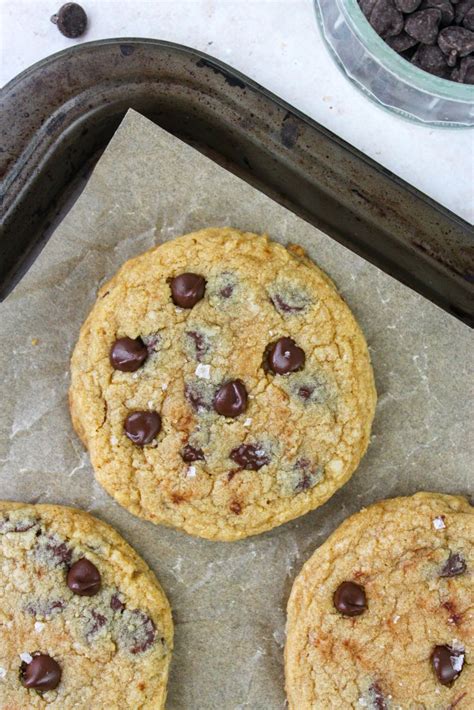 5-ingredient-chocolate-chip-cookies-taffey-bakery image