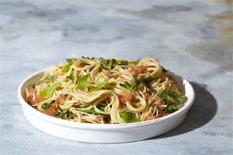 recipe-10-minute-garlicky-tomato-spaghetti-kitchn image