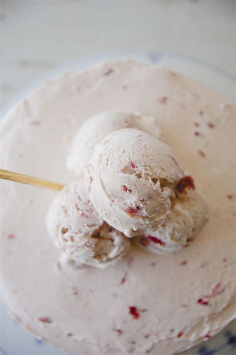 strawberry-milkshake-cake-the-kitchy-kitchen image