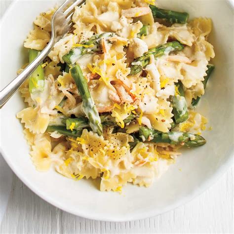 crab-lemon-and-asparagus-pasta-ricardo image