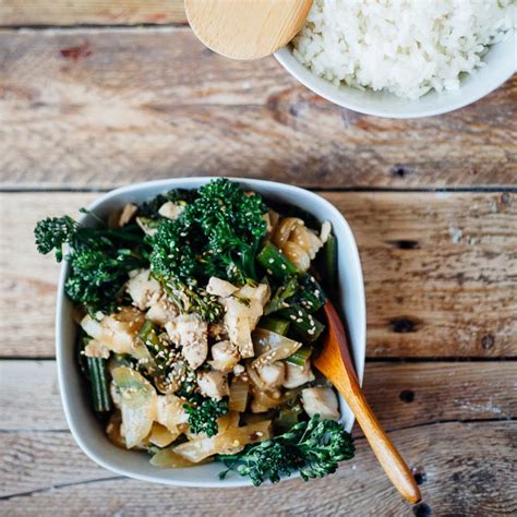 chicken-stir-fry-with-garlic-and-baby-broccoli-food image