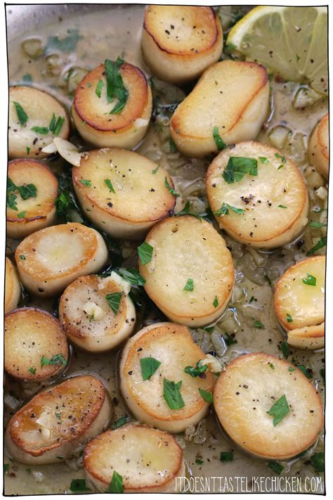 vegan-garlic-seared-scallops-it-doesnt-taste-like-chicken image