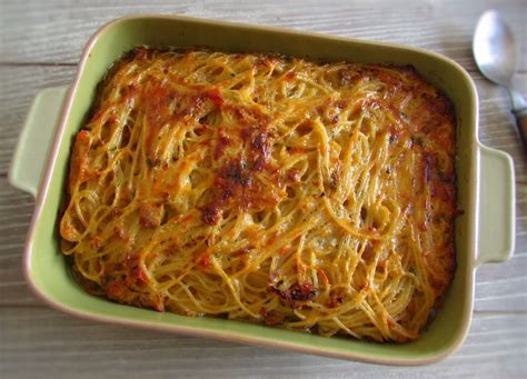 tuna-with-spaghetti-in-the-oven-food-from-portugal image