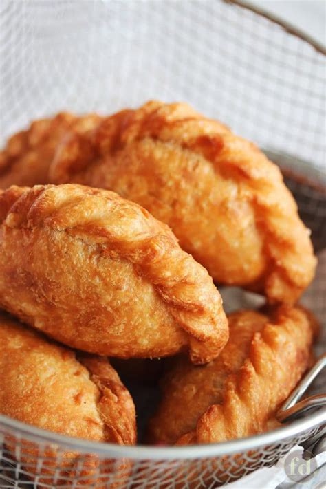 chicken-curry-puffs-just-like-old-chang-kee-foodelicacy image