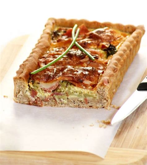 broccoli-quiche-with-ham-and-brie-cheese-eatwell101 image