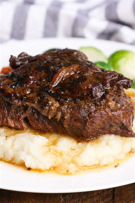 braised-beef-cheeks-in-red-wine-sauce-tipbuzz image