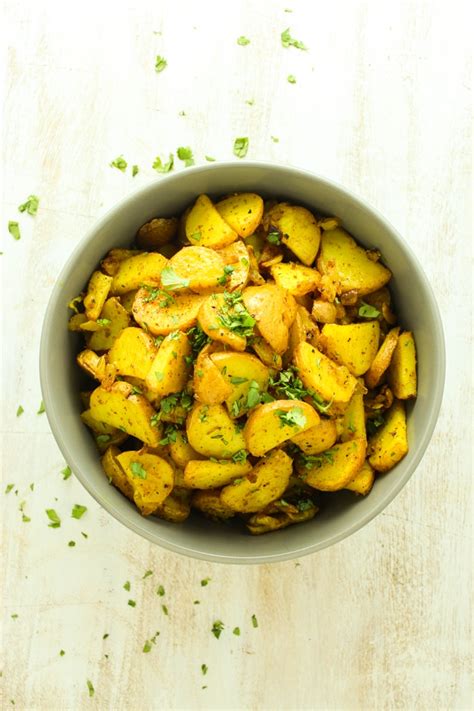 crispy-turmeric-roasted-potatoes-the-fitchen image