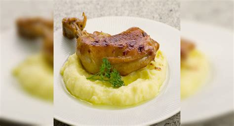 roasted-chicken-with-garlic-mashed-potatoes image