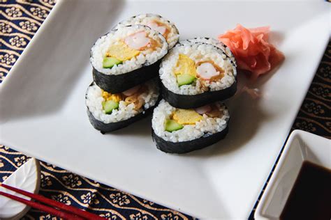 futomaki-sushi-recipe-japanese-cooking-101 image