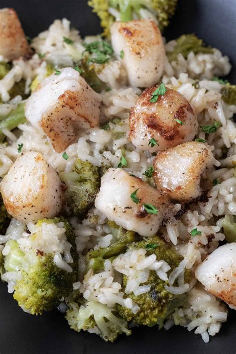 seared-scallops-with-parmesan-rice-and-broccoli-zona image