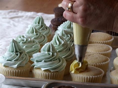 how-to-make-wedding-cupcakes-recipe-girl image
