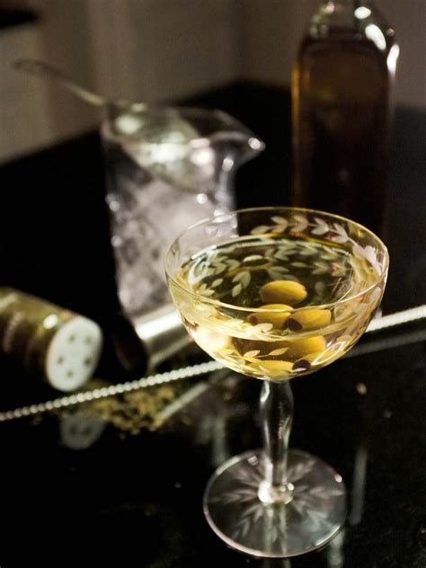 olive-oil-martini-saveur image