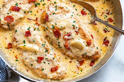 creamy-garlic-chicken-breasts-recipe-with-crispy image