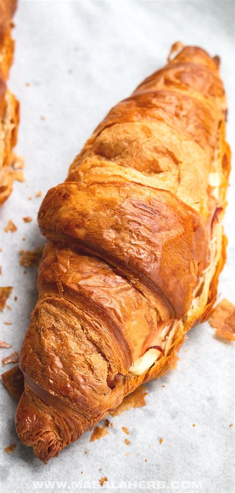 ham-and-cheese-croissant-recipe-masala-herb image