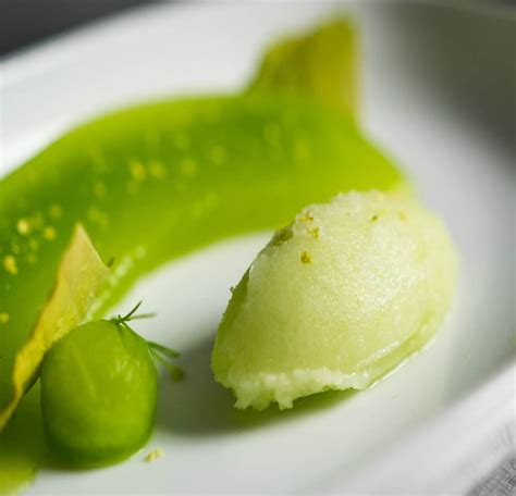 how-to-make-compressed-honeydew-melon-with image