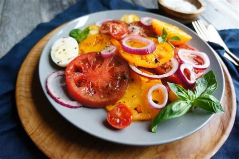 heirloom-tomato-salad-with-marinated-onions image