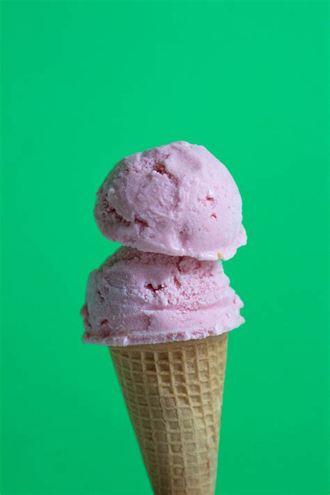 strawberry-frozen-yogurt-audras-appetite image