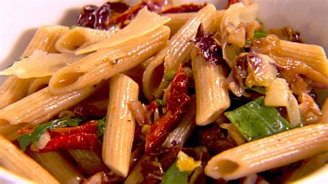 tricolore-penne-pasta-with-chicken-recipe-food image