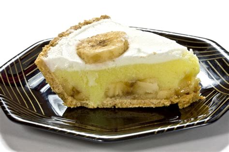 frozen-banana-cream-pie-free-coconut image