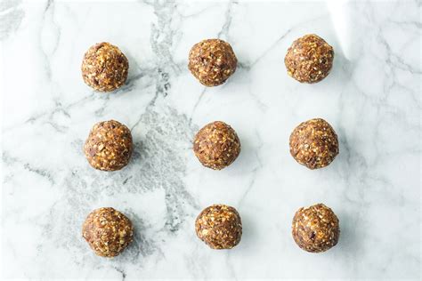 oatmeal-chocolate-chip-protein-bites-kelsey-wells image