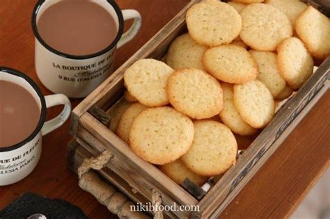 simple-vanilla-cookies-the-best-vanilla-sugar-cookies image