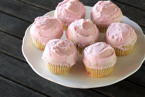 rhubarb-cupcakes-kitchen-konfidence image