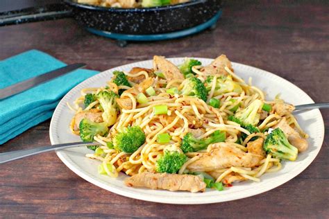 easy-thai-pork-noodles-recipe-food-meanderings image