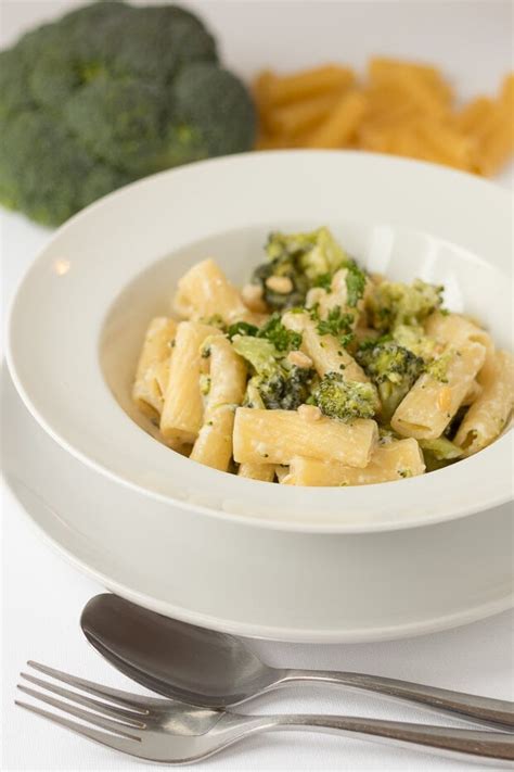 rigatoni-with-broccoli-and-parmesan-neils-healthy image