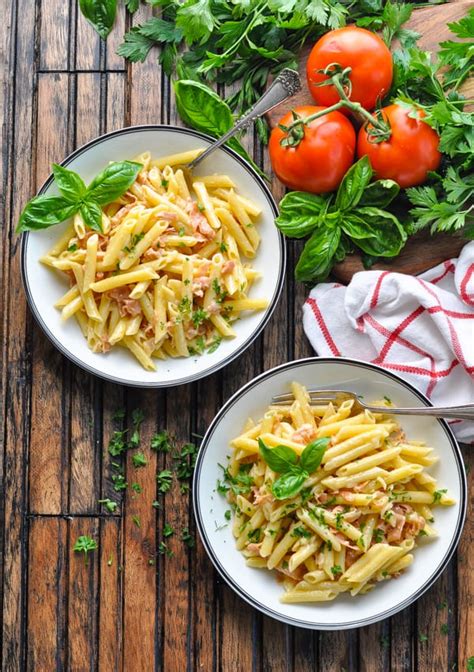 penne-with-prosciutto-parmesan-cream-sauce-the image