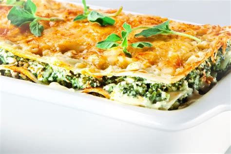 vegetarian-recipe-spinach-lasagna-with-walnut-pesto image