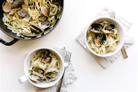 tagliatelle-with-clams-and-garlic-i-am-a-food-blog image