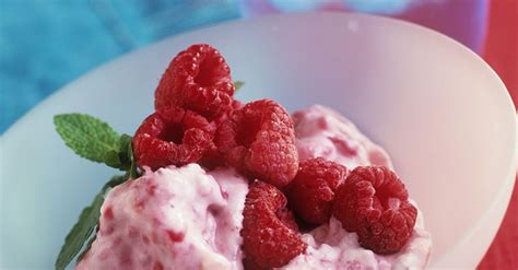 raspberry-and-yogurt-smoothie-recipe-eat-smarter-usa image