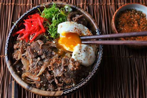 gyudon-japanese-simmered-beef-and-rice-bowls image
