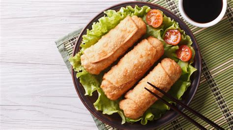you-should-never-order-egg-rolls-at-a-chinese image