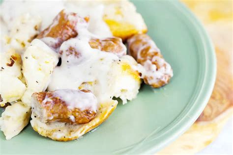 grandmas-biscuits-and-gravy-casserole-breakfast image