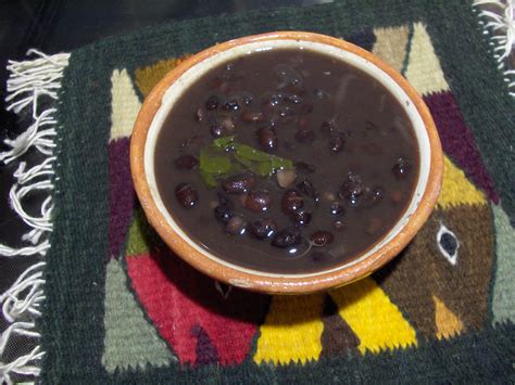 frijoles-negros-black-beans-with-epazote-whole-and image