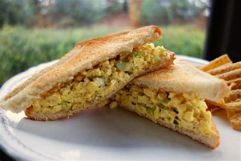 scrambled-egg-salad-plain-chicken image