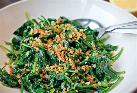 sauted-spinach-with-bread-crumbs-leites-culinaria image