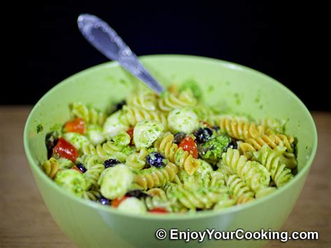pesto-pasta-salad-with-tomatoes-and-mozzarella-my image